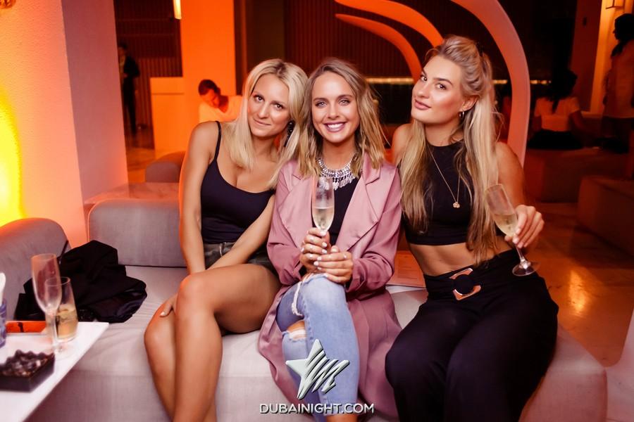 https://api.dubainight.com/static-image/legacy/event-photos/2018/04/10/photos2/1051764/the-penthouse-at-five-palm-jumeirah-1051764_8.jpg