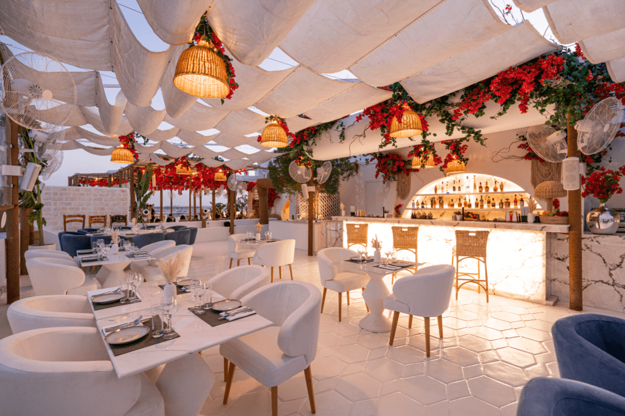 HOT WEEKEND BRUNCH ALERT AT GORGEOUS ROOFTOP HOTSPOT IN MEYDAN 