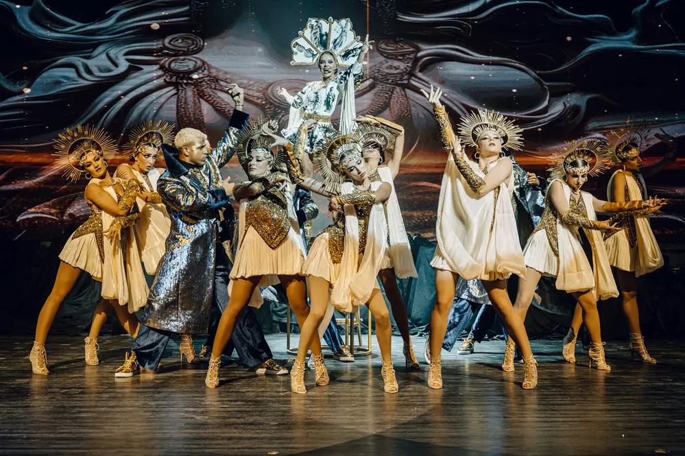 Dubai's best restaurants with dinner shows!