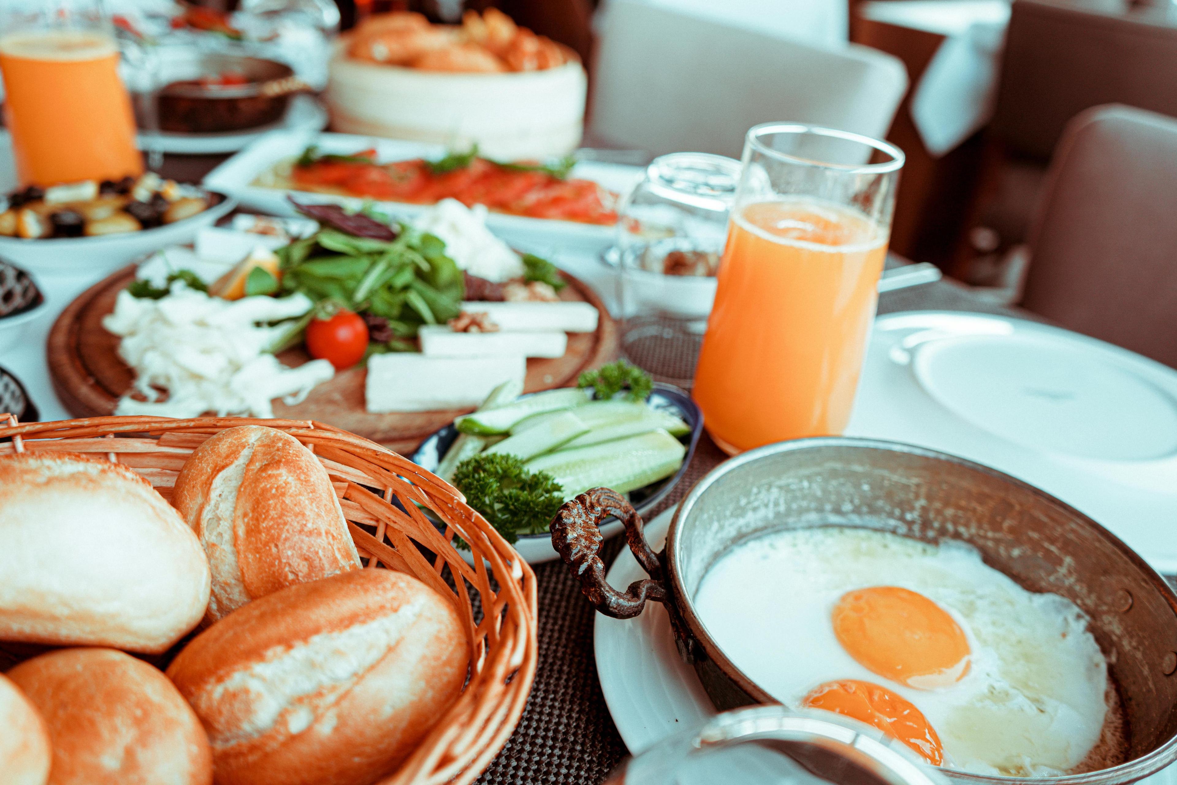 Best Brunch in Dubai Marina: Liveliest Weekend Spots