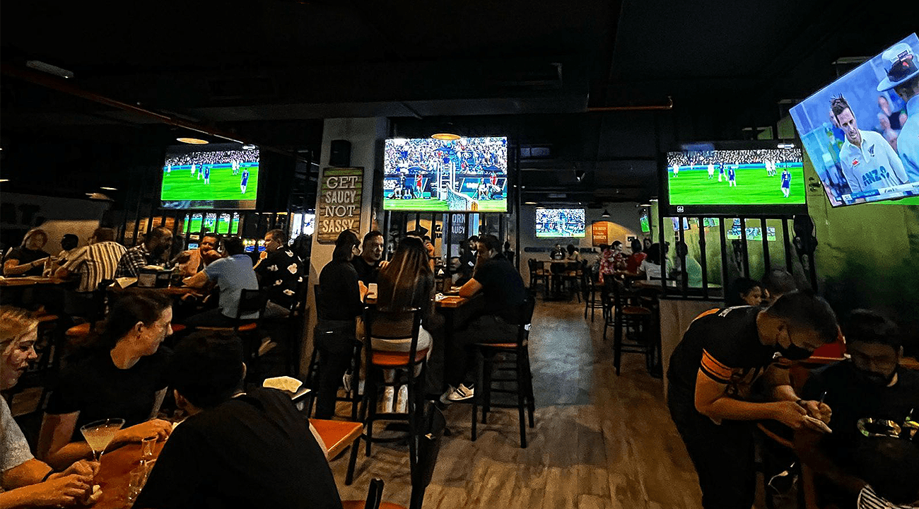 GAME SEASON IS OFFICIALLY HERE! WATCH YOUR FAVORITE GAMES LIVE AT THIS AMERICAN SPORTS BAR