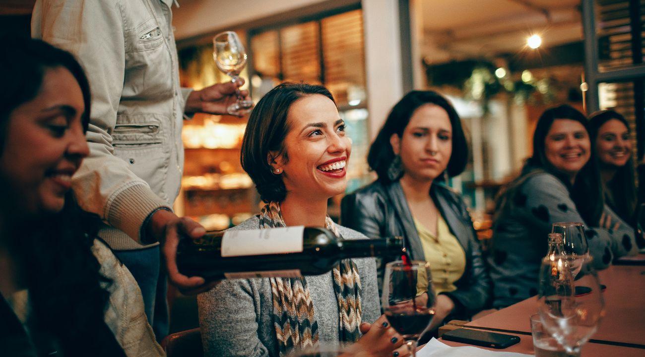 Sip & Savor: Discover the Best Wine Bars in Dubai for Unforgettable Evenings!