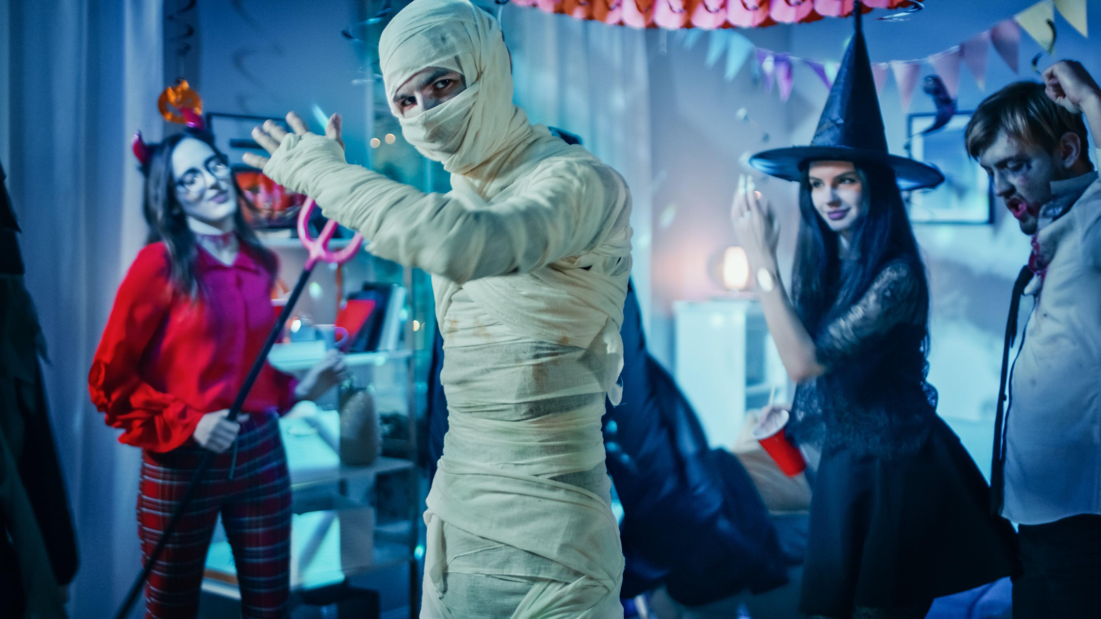 WHAT YOUR HALLOWEEN COSTUME SAYS ABOUT YOU