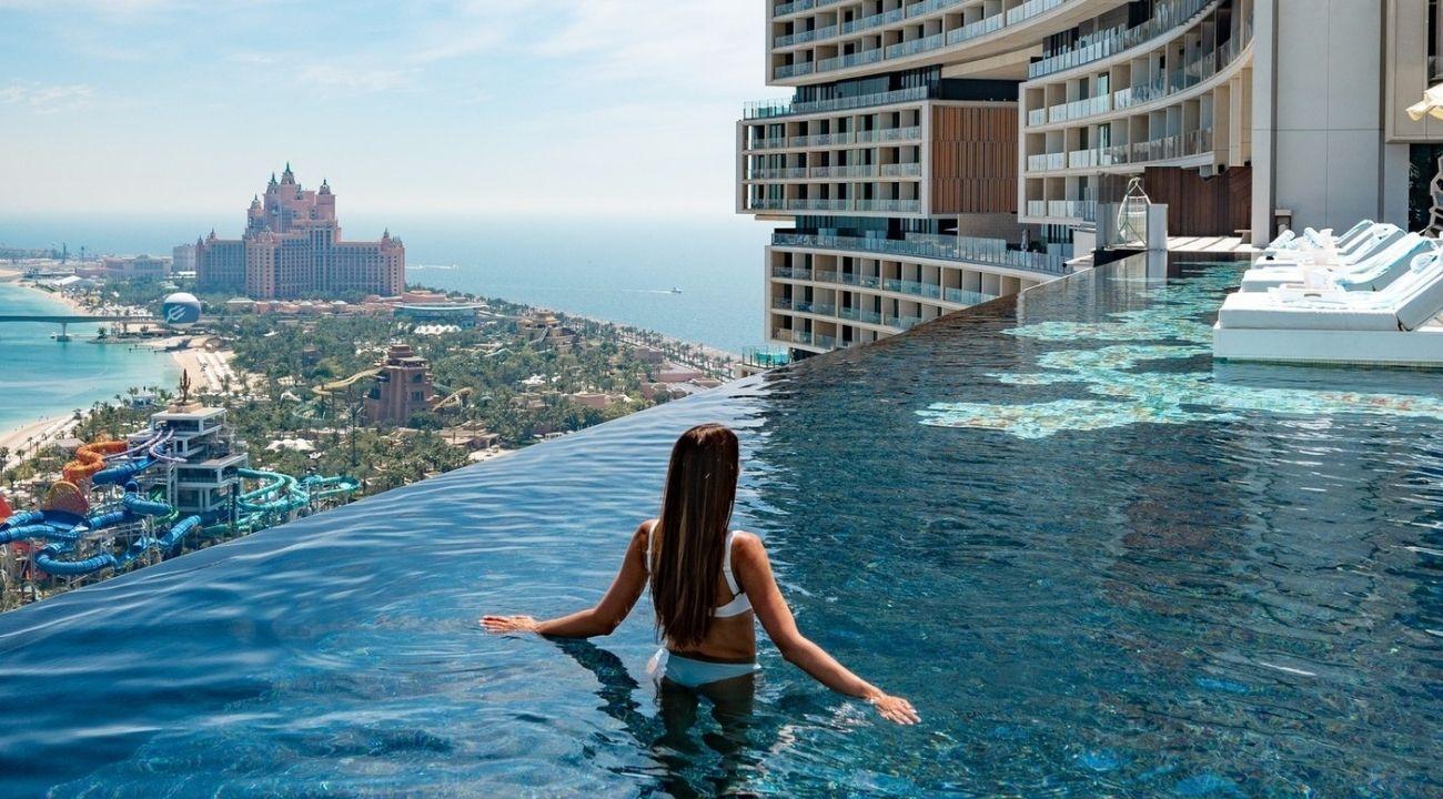Dubai's best rooftop pools: A dive into luxury