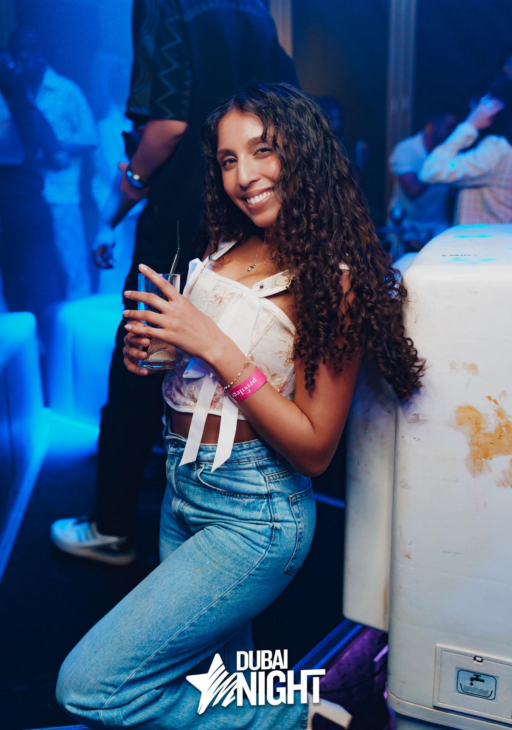 https://api.dubainight.com/static-image/region_dubai/marked/1-11-6740-2024-10-29.jpg
