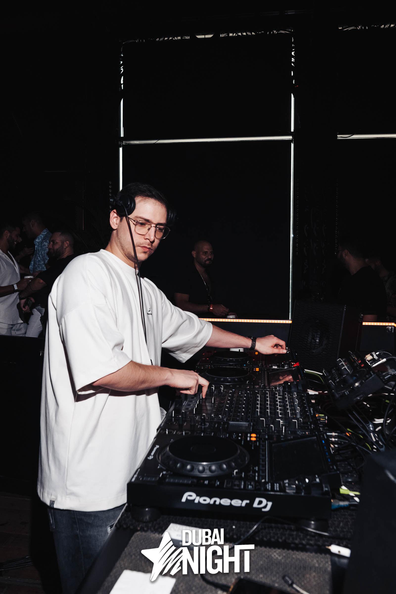 https://api.dubainight.com/static-image/region_dubai/marked/CST02328-9493-2022-07-18.jpg