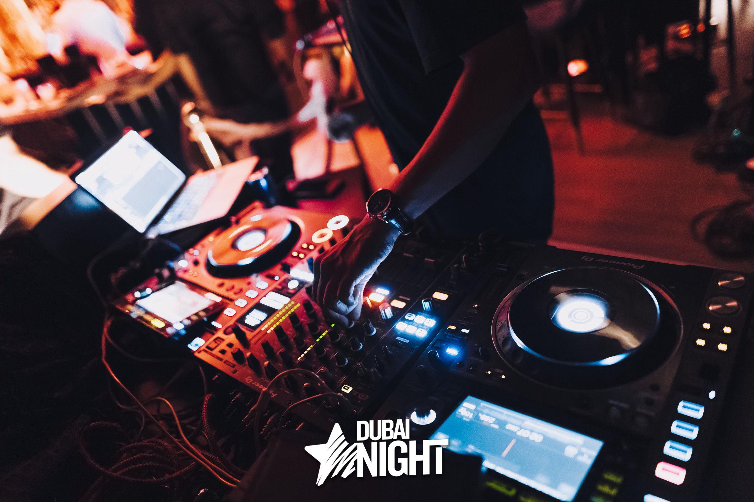 https://api.dubainight.com/static-image/region_dubai/marked/VTL03744-3500-2021-11-01.jpg