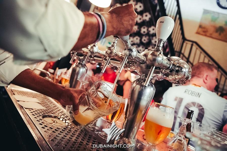 https://api.dubainight.com/static-image/legacy/event-photos/2018/06/23/photos2/1053409/belgian-beer-cafe-souk-madinat-jumeirah-1053409_4.jpg
