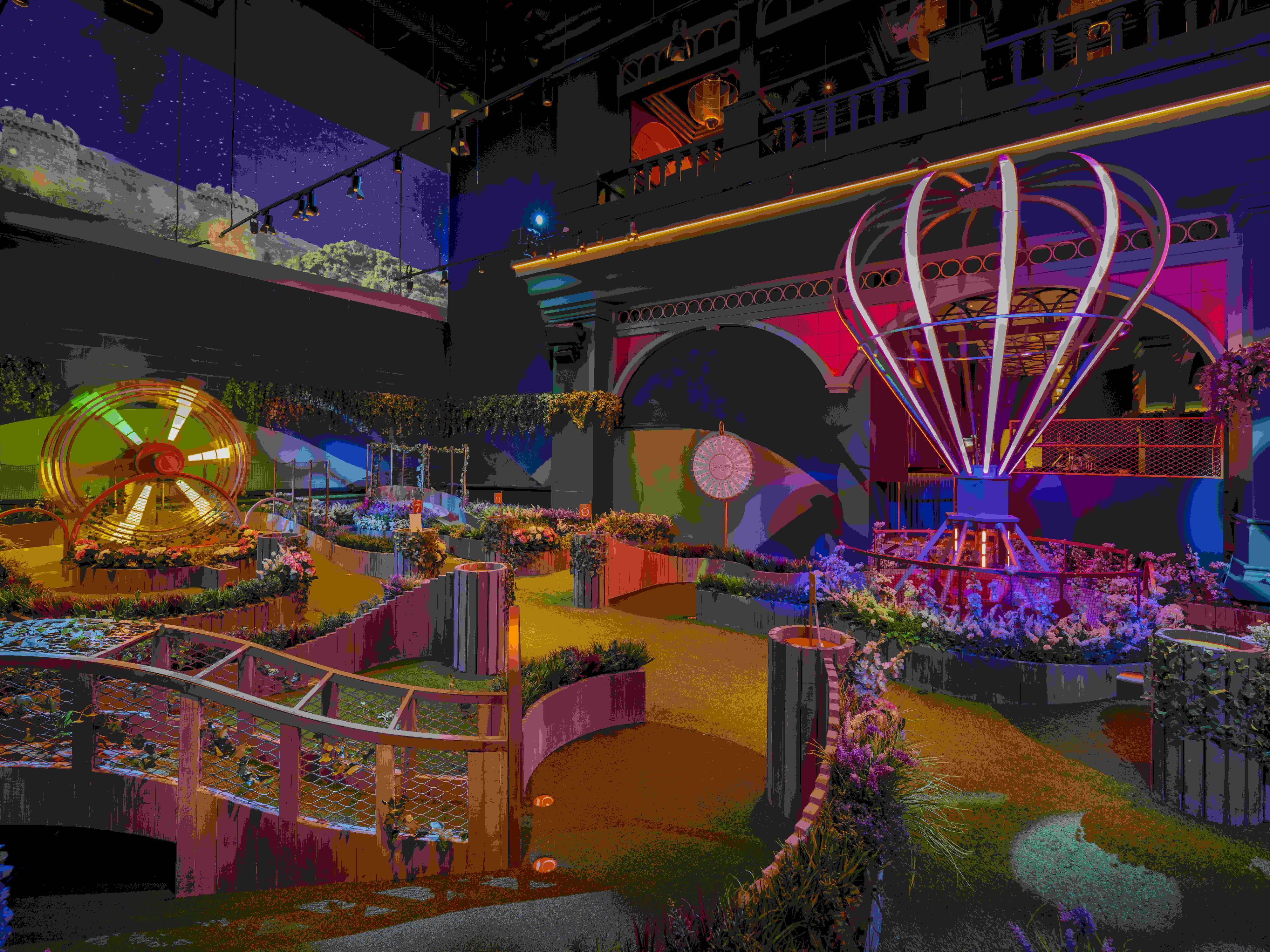 A crazy grand opening for Swingers Crazy Golf Club!