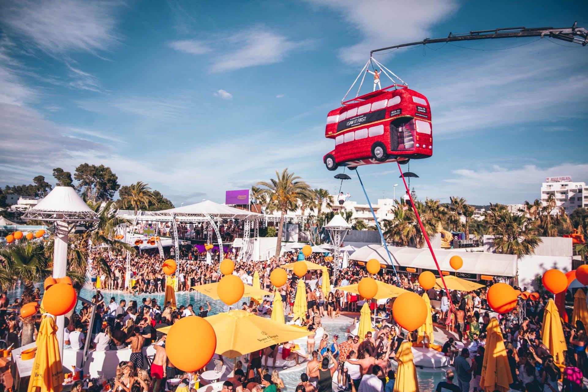 Dubai beach clubs at bight: Find the best parties