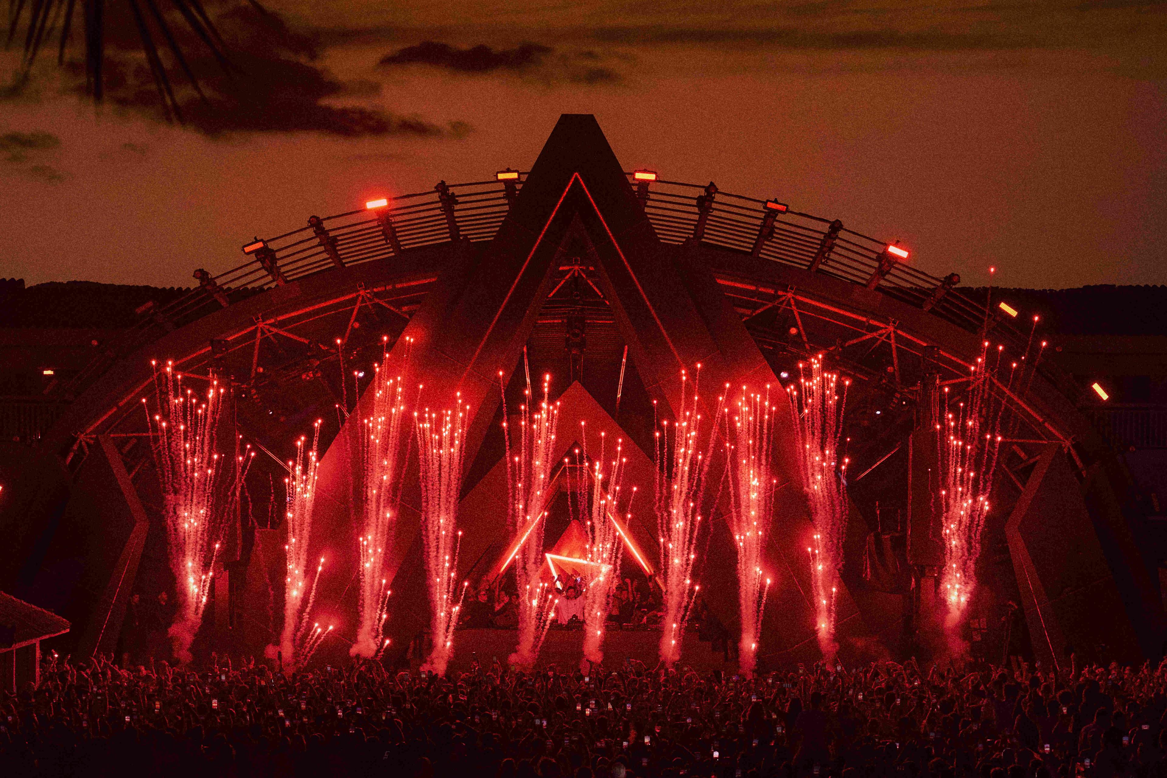 Get ready for the ANTS at the Ushuaïa Dubai Harbour Experience!