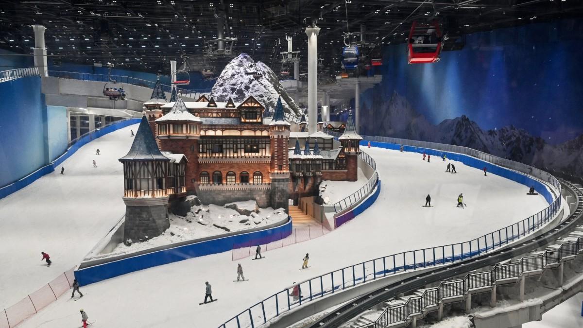 World's largest indoor ski resort is now open in...Shanghai! Will it outrank Ski Dubai as "best"?