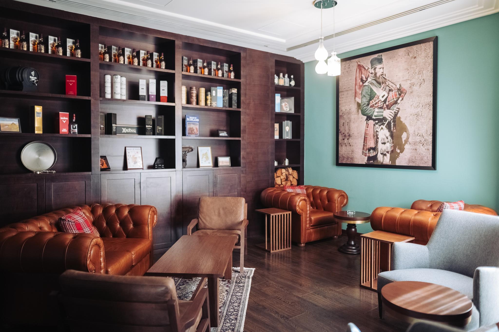 4 REASONS TO DINE & DRINK AT THIS SCOTTISH BAR IN DUBAI