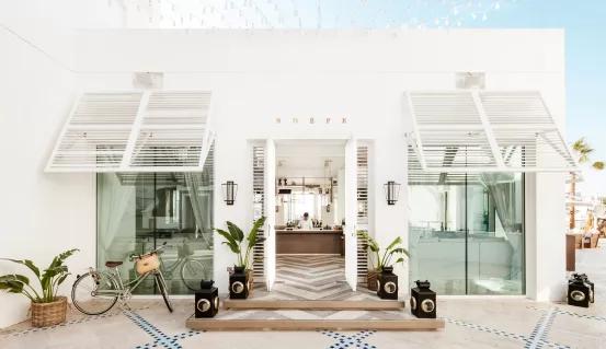 Noépe after-brunch party with live DJ